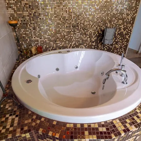 Вилла George In Skiathos