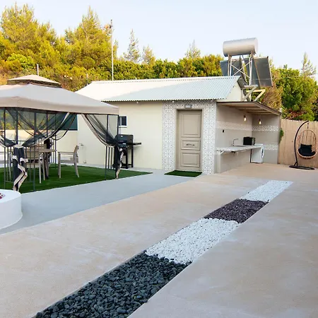 فيلة George In Skiathos