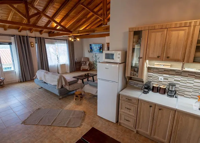 George In Skiathos ترولو