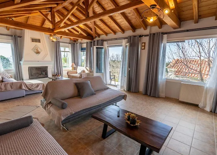 George In Skiathos * ترولو