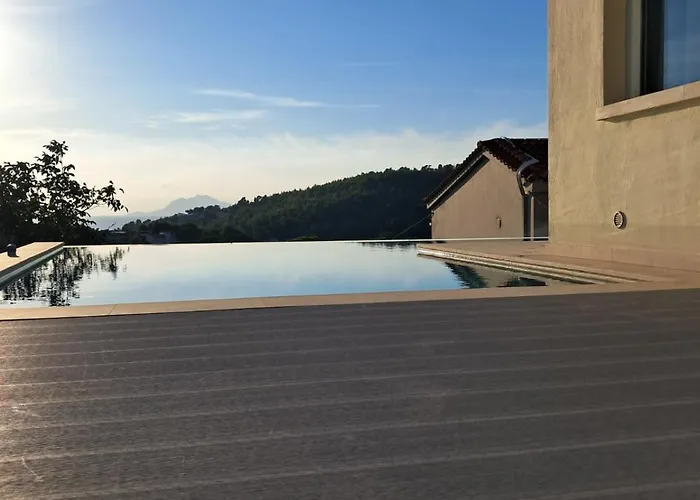 George In Skiathos ترولو